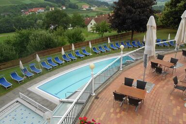 Familienfreundliches Sonniges Ferienhaus in Wagerberg mit gemeinsamem Pool und Terrasse