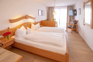 Gästehaus Grünäugl am See - 1 App. 1-Zimmer mit Kochnische Balkon und seitlichem Blick zum See