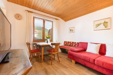 Schwabenbauernhof - Landhaus Pichler inkl. Chiemgaukarte - Fewo Hochfelln 44qm, Balkon, Küchenzeile, WLAN, 1 Schlaf- und 1 Wohnschlafzimmer