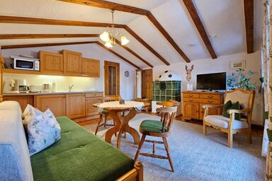 Gästehaus Oslhof Ferienwohnungen - Ferienwohnung Blaueis, 1-2 Personen, 49 qm, Wohnküche mit Geschirrspüler,  Schlafzimmer, Balkon, TV, Kachelofen