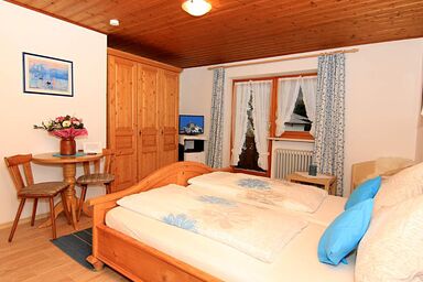 Sportpension Färbinger - Doppelzimmer Nr.8 mit Bad, Dusche und WC, Balkon