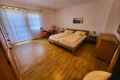 Hörterer Martina | Chiemgau Karte - Nr 2 Doppelzimmer mit Etagendusche / WC