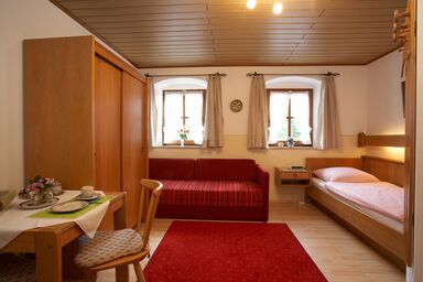 Gästehaus Rosin - Einzelzimmer mit DU/WC, ohne Frühstück, Brötchen- und Getränkeservice