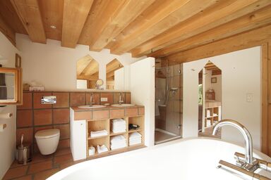 Ansitz Parstorfer - Ferienwohnung Katharina, 108m², Kachelofen, 2 Schlafzimmer, Schlafgalerie, 2 Bäder, Terrasse