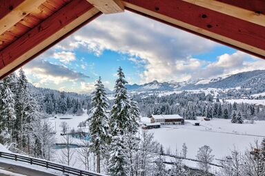 designchalets auf 685 - Gipfelhütte - mit Masterschlafzimmer, zwei Hüttenzimmer und Balkon
