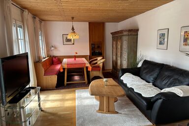 Ferienwohnungen Stuhlreiter GbR - Wohnung Nr. 5 Sonnenrose 56 qm mit einem Schlafzimmer, zwei Bäder und Südbalkon