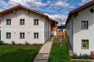 Ferienchalets Zum Lebzelter - Chalets Hofgarten - Fewo Hofgarten mit Whirlpool & Sauna auf der überdachten Terrasse