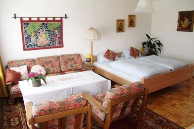 Ferienwohnung Uhrmann Franz - Ferienwohnung 1 mit möbliertem Balkon