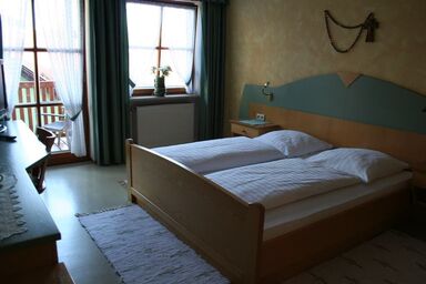 Cafe-Bäckerei-Pension Weigl - Doppelzimmer Nr.6 mit kostenfreiem WLAN