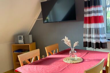 Gästehaus Frankenwaldhof - FW Gartenblick (oben) mit gemütlicher Essecke