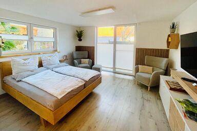 Apartment im Weinparadies - Modernes Apartment (40 qm) mit eigener Terrasse im mediterranen Garten