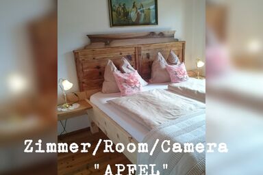 Blumenhof Elfi - Doppelzimmer Apfel + Balkon