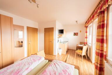 Weingut zur Schlafmütze - Zimmer mit Balkon Hödeln