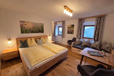 Brettmaisserhof - Dreibett-Zirbenzimmer "Damberg"