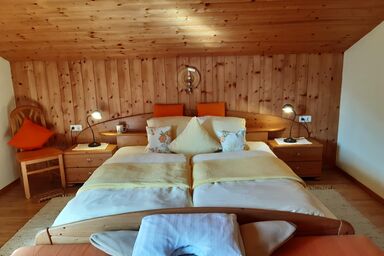 KLAMPERERHOF - Doppelzimmer, Dusche, WC, Balkon