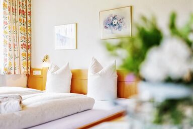 Pension Uga - Doppelzimmer mit Balkon