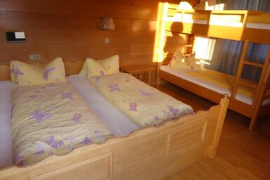 Schwaighof - Vierbettzimmer, Bad, WC, Bergseite