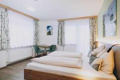 Frühstückspension Monika - Doppelzimmer mit Balkon und Bergblick, Non refundable