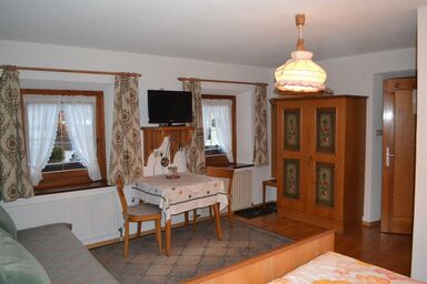 Landhaus Mayer - Vierbettzimmer mit Dusche und WC