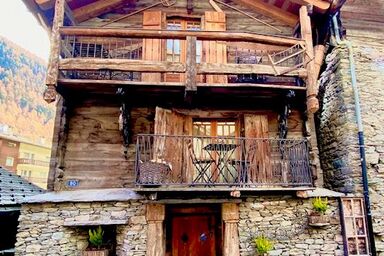 Chalet Schatzchischta, (Zermatt).