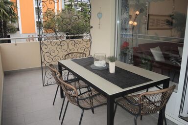 Mediterranes Wohngefühl im Herzen von Ascona mit grossem Balkon und Hallenbad