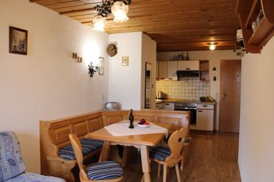 Bernerhof Ferienwohnungen Schmuck - Ferienwohnung Nr 1, 2-4 Pers. 1 Schlafzimmer, Wohnküche, Dusche/WC, Balkon