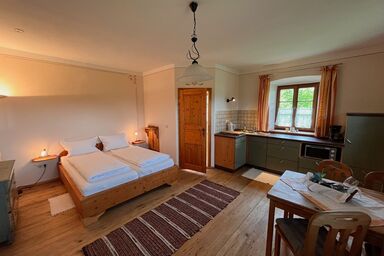 Sprenghof - Appartment Sissi für 2 Personen im OG, 27 qm, 1 Wohn-Schlafraum mit Küche, Gemeinschaftsbalkon