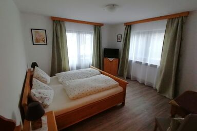 Gästehaus Pöppl - Doppelzimmer Geigelstein, Dusche/WC, Balkon