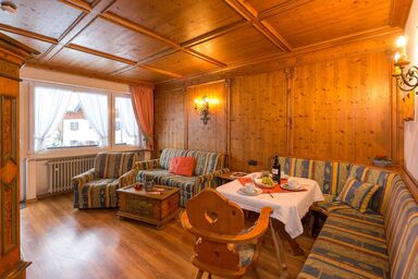 Schwabenbauernhof - Landhaus Pichler inkl. Chiemgaukarte - Fewo Sonntagshorn 44 qm, Balkon, Kochnische, WLAN, 1 Schlafzimmer