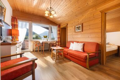 Schwabenbauernhof - Landhaus Pichler inkl. Chiemgaukarte - Fewo Zellerberg 40 qm, Balkon, Küche, WLAN, 1 Schlaf- und 1 Wohnschlafzimmer