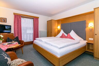 Ferienhaus Ostara inkl. Chiemgaukarte - Ferienhaus 200qm, 6 Schlafzimmer m. Dusche WC, Wohnzimmer, Küche, max. 16 Pers.