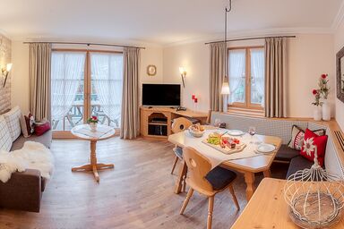 Ferienwohnungen Mayer inkl. Chiemgaukarte - Ferienwohnung Kienberg 40qm, Balkon, Küchenzeile, Schlafzimmer, Wohnzimmer, WLAN