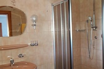 Gschoßhäusl - Doppelzimmer Nr. 11, Dusche/WC/Balkon, Osten, 20 qm, Nichtraucher, Obergeschoss