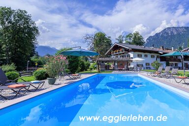 Gästehaus und Ferienwohnungen Egglerlehen - Juniorsuite, Dusche/WC und Balkon