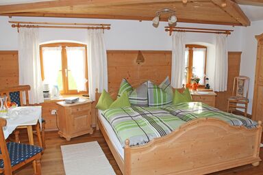 Unterauer Hof - Chiemgau Karte - Doppelzimmer Kienbergblick mit Dusche/WC, Balkon