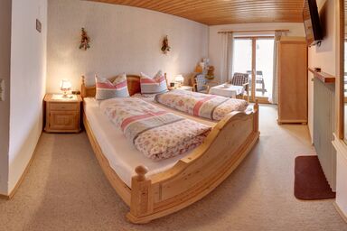 Neuhaushof - Chiemgau Karte - Doppelzimmer mit Dusche und WC und Balkon