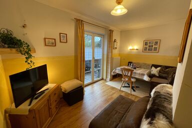 Pension Haus Marianne - Chiemgau Karte - Ferienwohnung bis 3 Personen mit Balkon, Küchenzeile, 2 Schlafzimmer, 56 qm