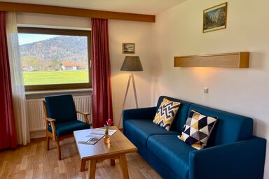 Lindenhof Inzell - Ferienwohnungen - Chiemgau Karte - Ferienwohnung B, 4 Personen mit Balkon oder Terrasse, Schlafzimmer, 50 bis 55 qm