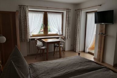 Bartmann Ferienwohnungen - Ferienwohnung Hintersee, 1-2 Personen, 31 qm, Balkon, Wohn-Schlafzimmer