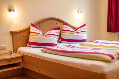 Berggasthaus Steinberg-Alm inkl. Chiemgaukarte - Ferienwohnung Heidi 60qm, Balk., Kochni., 2 Schlafzimmer, Wohnzimmer, max. 4 P.