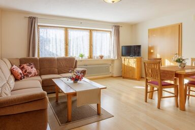 Ferienwohnungen am Westernberg inkl. Chiemgaukarte - Ferienwohnung 1 83qm, Terr., Kochni., Beh-ger., 2 Schlafzimmer, Wohnzimmer, WLAN
