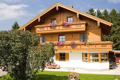 Ferienwohnung Schneidersepp inkl. Chiemgaukarte - Ferienwohnung 100qm, Balkon, Küche, 3 Schlafzimmer, Wohnzimmer, max 6 Pers.