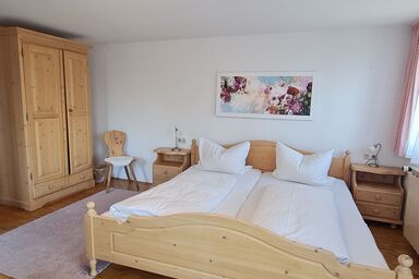 Gästehaus Radlerhof in Gstadt am Chiemsee - Doppelzimmer mit Seeblick