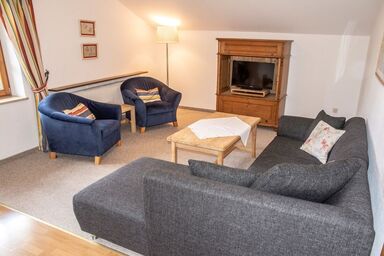 Ferienwohnungen am Märchenpark - Ferienwohnung 2 bis zu 9 Personen, 3 Schlafzimmer, Balkon, WLAN