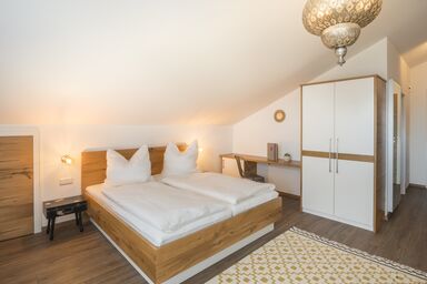 Stefanies-Café-Pension-Kultur - Doppelzimmer Casablanca mit Balkon