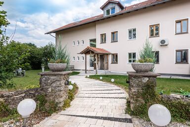 Ferienwohnung The Old Farmhouse - voll ausgestattete Ferienwohnung mit großer Terrasse, 60 m²