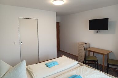 Gasthaus und Pension Stanek - Doppelzimmer mit Balkon 7 / 16
