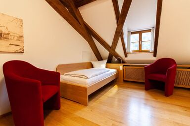 Weltenburger Klosterbetriebe GmbH - Gästehaus St. Georg - Zweibettzimmer mit Dusche, WC - barrierefrei