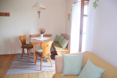 Hanauerhof - FeWo Obstgarten (50qm) für 4 Personen mit Balkon und zwei Schlafräumen