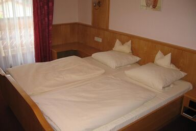 Appartementhaus Stephanie - 1-Zimmer-Appartement 3 und 103 (27qm) mit Balkon und Küchenzeile